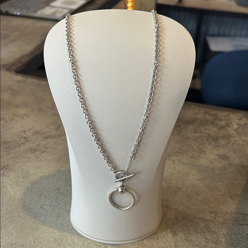 RETIRED O Pendant T-Bar Necklace